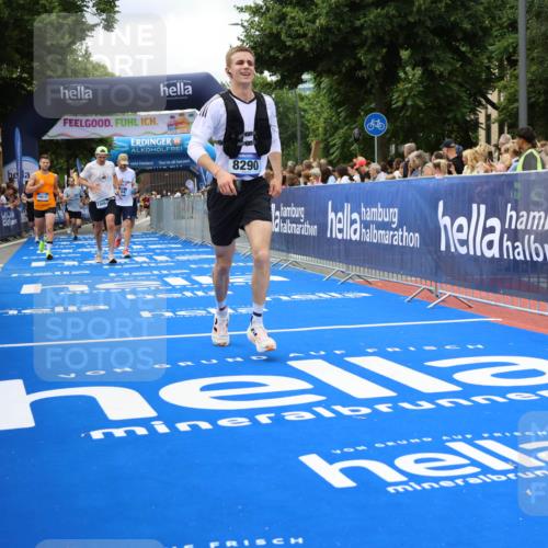 29.06.2025 - hella hamburg halbmarathon Strokosch-Dieckow http://msf.ph/oto/8534194 29.06.2025 10:58:11 Ziel 1563, 1595, 1611, 2907, 4319, 4426, 4592, 6104, 8290, 9230, 10408, 11645, 13666, 14631, 15125, 15189, 18068 meine-sportfotos.de