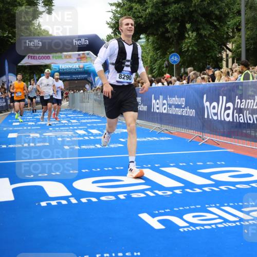 29.06.2025 - hella hamburg halbmarathon Strokosch-Dieckow http://msf.ph/oto/8534197 29.06.2025 10:58:11 Ziel 1563, 1595, 1611, 2907, 4319, 4426, 4592, 6104, 8290, 9230, 10408, 11645, 13666, 14631, 15125, 15189, 18068 meine-sportfotos.de