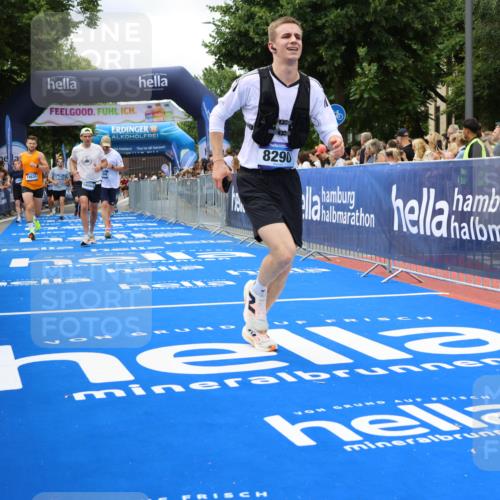 29.06.2025 - hella hamburg halbmarathon Strokosch-Dieckow http://msf.ph/oto/8534203 29.06.2025 10:58:11 Ziel 1563, 1595, 1611, 2907, 4319, 4426, 4592, 6104, 8290, 9230, 10408, 11645, 13666, 14631, 15125, 15189, 18068 meine-sportfotos.de