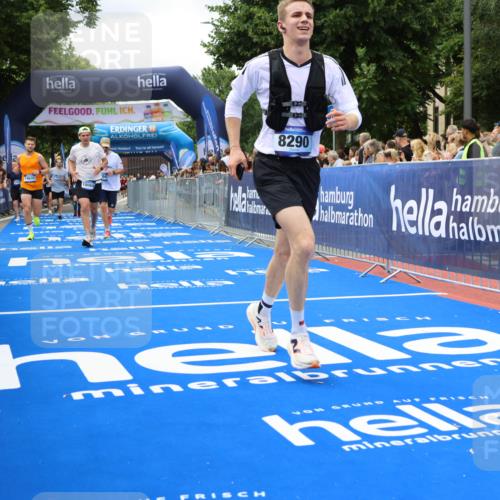 29.06.2025 - hella hamburg halbmarathon Strokosch-Dieckow http://msf.ph/oto/8534205 29.06.2025 10:58:11 Ziel 1563, 1595, 1611, 2907, 4319, 4426, 4592, 6104, 8290, 9230, 10408, 11645, 13666, 14631, 15125, 15189, 18068 meine-sportfotos.de