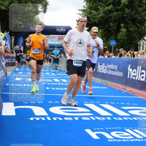 29.06.2025 - hella hamburg halbmarathon Strokosch-Dieckow http://msf.ph/oto/8534215 29.06.2025 10:58:14 Ziel 1563, 1595, 2907, 4426, 4592, 4708, 6104, 6138, 6147, 8290, 9230, 9485, 11645, 14631, 15125, 15434, 18068 meine-sportfotos.de