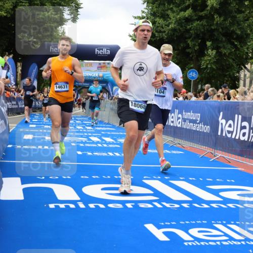 29.06.2025 - hella hamburg halbmarathon Strokosch-Dieckow http://msf.ph/oto/8534218 29.06.2025 10:58:14 Ziel 1563, 1595, 2907, 4426, 4592, 4708, 6104, 6138, 6147, 8290, 9230, 9485, 11645, 14631, 15125, 15434, 18068 meine-sportfotos.de