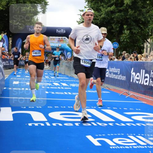 29.06.2025 - hella hamburg halbmarathon Strokosch-Dieckow http://msf.ph/oto/8534220 29.06.2025 10:58:14 Ziel 1563, 1595, 2907, 4426, 4592, 4708, 6104, 6138, 6147, 8290, 9230, 9485, 11645, 14631, 15125, 15434, 18068 meine-sportfotos.de