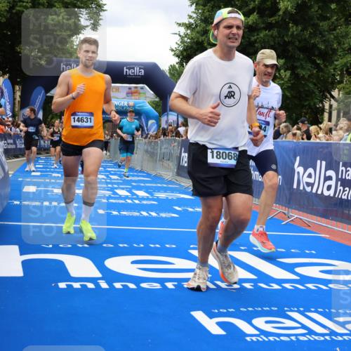 29.06.2025 - hella hamburg halbmarathon Strokosch-Dieckow http://msf.ph/oto/8534226 29.06.2025 10:58:14 Ziel 1563, 1595, 2907, 4426, 4592, 4708, 6104, 6138, 6147, 8290, 9230, 9485, 11645, 14631, 15125, 15434, 18068 meine-sportfotos.de