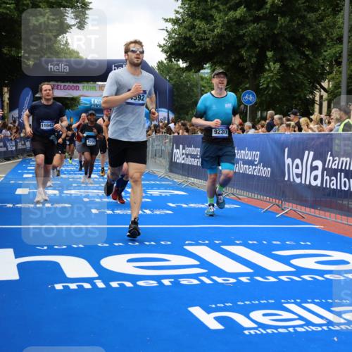 29.06.2025 - hella hamburg halbmarathon Strokosch-Dieckow http://msf.ph/oto/8534238 29.06.2025 10:58:17 Ziel 1595, 4426, 4550, 4592, 4708, 5347, 6104, 6138, 6147, 8290, 9230, 9485, 11645, 11808, 14355, 14631, 15434, 18068, 18266, 18891 meine-sportfotos.de