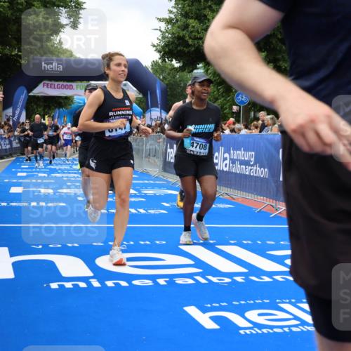 29.06.2025 - hella hamburg halbmarathon Strokosch-Dieckow http://msf.ph/oto/8534262 29.06.2025 10:58:19 Ziel 1595, 4550, 4592, 4708, 4767, 5347, 6104, 6138, 6147, 7476, 9230, 9485, 11645, 11808, 14355, 14631, 15434, 16531, 17415, 18068, 18266, 18891 meine-sportfotos.de