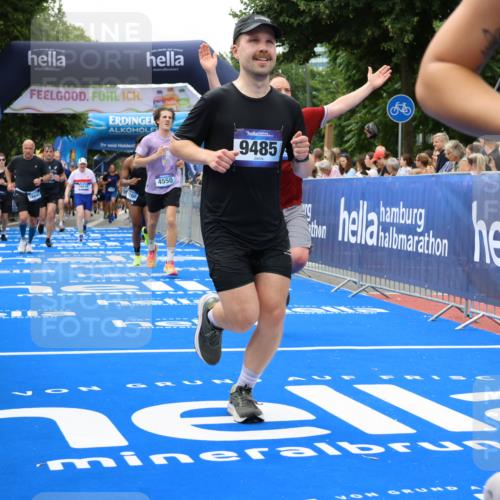 29.06.2025 - hella hamburg halbmarathon Strokosch-Dieckow http://msf.ph/oto/8534263 29.06.2025 10:58:20 Ziel 1595, 4550, 4592, 4708, 4767, 5347, 6104, 6138, 6147, 7476, 9230, 9485, 11645, 11808, 14355, 14631, 15434, 16531, 17415, 18068, 18266, 18891, 19166 meine-sportfotos.de