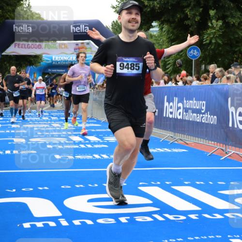 29.06.2025 - hella hamburg halbmarathon Strokosch-Dieckow http://msf.ph/oto/8534266 29.06.2025 10:58:20 Ziel 1595, 4550, 4592, 4708, 4767, 5347, 6104, 6138, 6147, 7476, 9230, 9485, 11645, 11808, 14355, 14631, 15434, 16531, 17415, 18068, 18266, 18891, 19166 meine-sportfotos.de