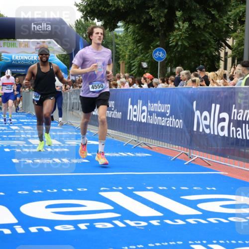 29.06.2025 - hella hamburg halbmarathon Strokosch-Dieckow http://msf.ph/oto/8534269 29.06.2025 10:58:22 Ziel 1595, 4550, 4592, 4708, 4767, 5347, 6138, 6147, 7476, 9230, 9485, 11645, 11808, 14355, 15434, 16531, 17415, 18266, 18891, 19166 meine-sportfotos.de