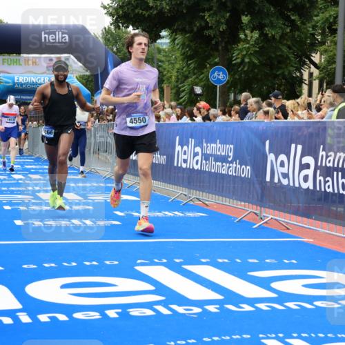 29.06.2025 - hella hamburg halbmarathon Strokosch-Dieckow http://msf.ph/oto/8534271 29.06.2025 10:58:22 Ziel 1595, 4550, 4592, 4708, 4767, 5347, 6138, 6147, 7476, 9230, 9485, 11645, 11808, 14355, 15434, 16531, 17415, 18266, 18891, 19166 meine-sportfotos.de