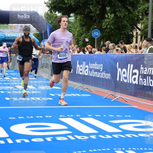 29.06.2025 - hella hamburg halbmarathon Strokosch-Dieckow http://msf.ph/oto/8534273 29.06.2025 10:58:22 Ziel 1595, 4550, 4592, 4708, 4767, 5347, 6138, 6147, 7476, 9230, 9485, 11645, 11808, 14355, 15434, 16531, 17415, 18266, 18891, 19166 meine-sportfotos.de