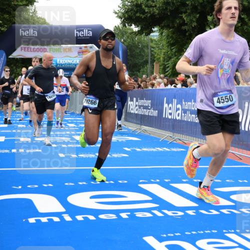 29.06.2025 - hella hamburg halbmarathon Strokosch-Dieckow http://msf.ph/oto/8534282 29.06.2025 10:58:23 Ziel 1595, 4550, 4592, 4708, 4767, 5347, 6138, 6147, 7476, 9230, 9485, 11645, 11808, 14355, 15434, 16531, 17415, 18266, 18891, 19166 meine-sportfotos.de