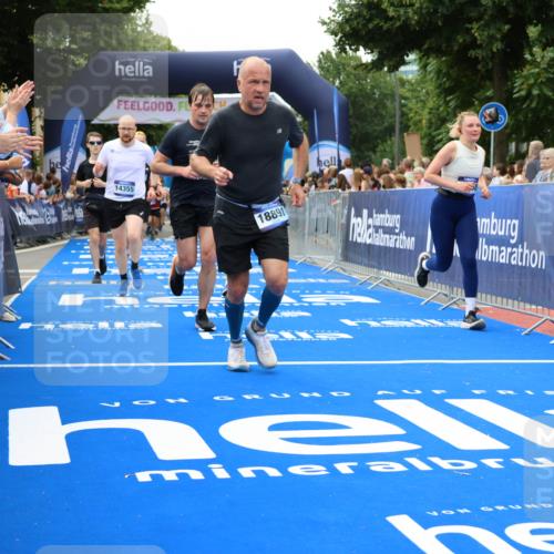 29.06.2025 - hella hamburg halbmarathon Strokosch-Dieckow http://msf.ph/oto/8534286 29.06.2025 10:58:24 Ziel 1595, 4550, 4708, 4767, 5341, 5347, 6138, 6147, 7476, 9485, 11645, 11808, 14355, 15434, 16531, 17415, 18266, 18891, 19166 meine-sportfotos.de