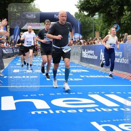 29.06.2025 - hella hamburg halbmarathon Strokosch-Dieckow http://msf.ph/oto/8534287 29.06.2025 10:58:24 Ziel 1595, 4550, 4708, 4767, 5341, 5347, 6138, 6147, 7476, 9485, 11645, 11808, 14355, 15434, 16531, 17415, 18266, 18891, 19166 meine-sportfotos.de