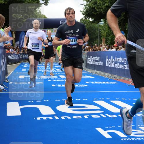 29.06.2025 - hella hamburg halbmarathon Strokosch-Dieckow http://msf.ph/oto/8534298 29.06.2025 10:58:25 Ziel 4550, 4708, 4767, 5341, 5347, 6138, 6147, 7476, 9316, 9485, 11808, 12712, 12879, 14355, 15434, 16531, 17415, 18266, 18556, 18891, 19166 meine-sportfotos.de