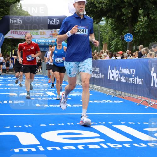 29.06.2025 - hella hamburg halbmarathon Strokosch-Dieckow http://msf.ph/oto/8534328 29.06.2025 10:58:30 Ziel 2619, 2978, 3251, 4467, 4767, 5341, 5347, 6595, 7082, 7476, 7659, 9316, 11808, 12712, 12809, 12879, 13694, 14355, 16531, 17415, 18501, 18556, 18891, 19166 meine-sportfotos.de