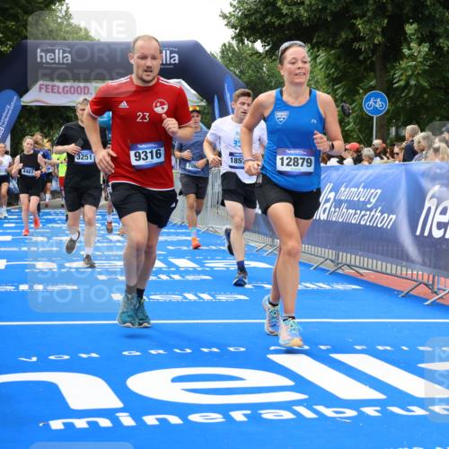 29.06.2025 - hella hamburg halbmarathon Strokosch-Dieckow http://msf.ph/oto/8534346 29.06.2025 10:58:32 Ziel 2619, 2978, 3251, 4467, 4767, 5341, 6592, 6595, 7082, 7476, 7659, 8322, 9316, 12712, 12809, 12862, 12879, 13694, 16531, 17415, 18501, 18556, 19166 meine-sportfotos.de