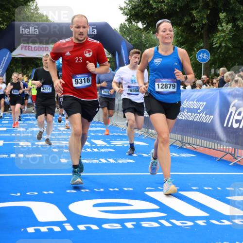 29.06.2025 - hella hamburg halbmarathon Strokosch-Dieckow http://msf.ph/oto/8534348 29.06.2025 10:58:32 Ziel 2619, 2978, 3251, 4467, 4767, 5341, 6592, 6595, 7082, 7476, 7659, 8322, 9316, 12712, 12809, 12862, 12879, 13694, 16531, 17415, 18501, 18556, 19166 meine-sportfotos.de