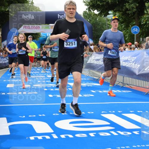 29.06.2025 - hella hamburg halbmarathon Strokosch-Dieckow http://msf.ph/oto/8534358 29.06.2025 10:58:33 Ziel 2619, 2978, 3251, 4467, 4767, 5341, 6592, 6595, 7082, 7659, 8322, 9316, 12712, 12809, 12862, 12879, 13694, 15197, 18501, 18556, 18587, 19166 meine-sportfotos.de