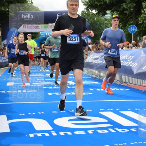 29.06.2025 - hella hamburg halbmarathon Strokosch-Dieckow http://msf.ph/oto/8534360 29.06.2025 10:58:33 Ziel 2619, 2978, 3251, 4467, 4767, 5341, 6592, 6595, 7082, 7659, 8322, 9316, 12712, 12809, 12862, 12879, 13694, 15197, 18501, 18556, 18587, 19166 meine-sportfotos.de