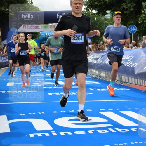 29.06.2025 - hella hamburg halbmarathon Strokosch-Dieckow http://msf.ph/oto/8534361 29.06.2025 10:58:33 Ziel 2619, 2978, 3251, 4467, 4767, 5341, 6592, 6595, 7082, 7659, 8322, 9316, 12712, 12809, 12862, 12879, 13694, 15197, 18501, 18556, 18587, 19166 meine-sportfotos.de