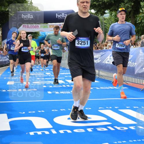 29.06.2025 - hella hamburg halbmarathon Strokosch-Dieckow http://msf.ph/oto/8534365 29.06.2025 10:58:34 Ziel 1319, 2619, 2978, 3251, 4467, 5341, 6592, 6595, 7082, 7659, 8322, 9316, 12712, 12809, 12862, 12879, 13694, 15197, 16189, 18501, 18556, 18587, 19166 meine-sportfotos.de