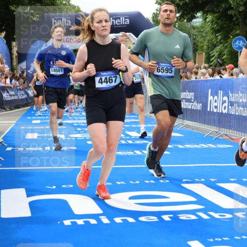 29.06.2025 - hella hamburg halbmarathon Strokosch-Dieckow http://msf.ph/oto/8534380 29.06.2025 10:58:35 Ziel 1319, 2619, 2656, 2978, 3251, 4467, 5341, 6592, 6595, 7082, 7659, 8322, 9316, 10943, 11605, 11846, 12712, 12809, 12862, 12879, 13694, 15197, 16189, 18501, 18556, 18587 meine-sportfotos.de