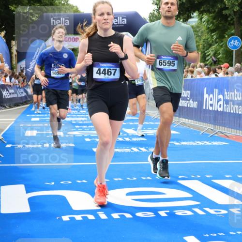 29.06.2025 - hella hamburg halbmarathon Strokosch-Dieckow http://msf.ph/oto/8534381 29.06.2025 10:58:35 Ziel 1319, 2619, 2656, 2978, 3251, 4467, 5341, 6592, 6595, 7082, 7659, 8322, 9316, 10943, 11605, 11846, 12712, 12809, 12862, 12879, 13694, 15197, 16189, 18501, 18556, 18587 meine-sportfotos.de