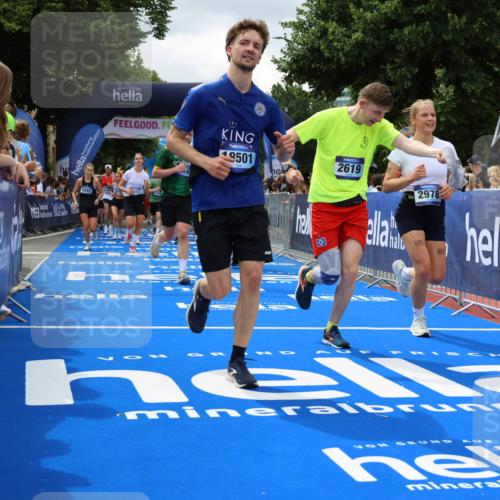 29.06.2025 - hella hamburg halbmarathon Strokosch-Dieckow http://msf.ph/oto/8534395 29.06.2025 10:58:36 Ziel 1319, 2619, 2656, 2978, 3251, 4467, 5341, 5675, 6592, 6595, 7082, 7659, 8322, 8929, 9316, 10943, 11605, 11846, 12712, 12809, 12862, 12879, 13512, 13694, 15197, 16189, 18501, 18556, 18587 meine-sportfotos.de