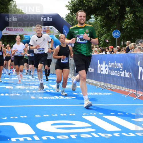 29.06.2025 - hella hamburg halbmarathon Strokosch-Dieckow http://msf.ph/oto/8534404 29.06.2025 10:58:37 Ziel 1319, 2619, 2656, 2978, 3251, 4467, 5341, 5675, 6592, 6595, 7082, 7659, 8322, 8929, 9316, 10943, 11605, 11846, 12712, 12809, 12862, 12879, 13512, 13694, 13880, 14266, 14902, 15197, 16189, 17839, 18501, 18556, 18587 meine-sportfotos.de