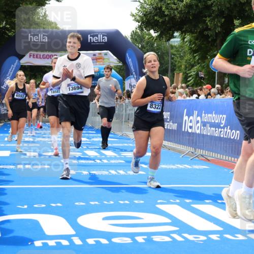29.06.2025 - hella hamburg halbmarathon Strokosch-Dieckow http://msf.ph/oto/8534408 29.06.2025 10:58:38 Ziel 1319, 2619, 2656, 2978, 3251, 4467, 5341, 5675, 6592, 6595, 7082, 7659, 8322, 8929, 9316, 10943, 11605, 11846, 12712, 12809, 12862, 12879, 13512, 13694, 13880, 14266, 14902, 15197, 16189, 17839, 18501, 18556, 18587 meine-sportfotos.de
