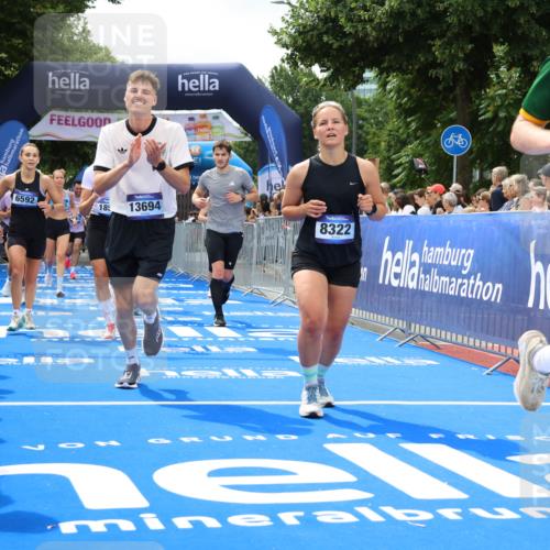 29.06.2025 - hella hamburg halbmarathon Strokosch-Dieckow http://msf.ph/oto/8534411 29.06.2025 10:58:38 Ziel 1319, 2619, 2656, 2978, 3251, 4467, 5341, 5675, 6592, 6595, 7082, 7659, 8322, 8929, 9316, 10943, 11605, 11846, 12712, 12809, 12862, 12879, 13512, 13694, 13880, 14266, 14902, 15197, 16189, 17839, 18501, 18556, 18587 meine-sportfotos.de