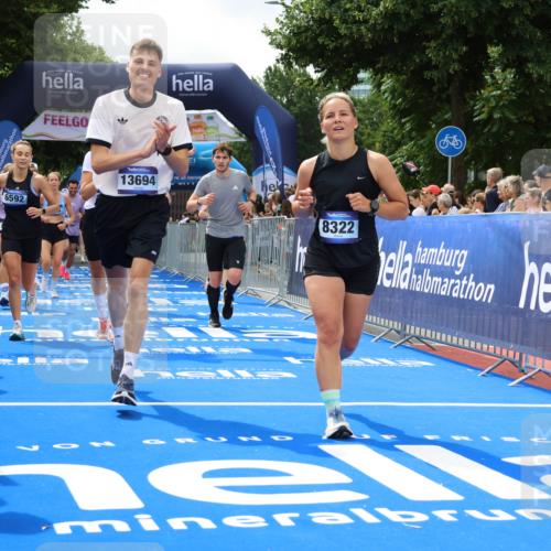 29.06.2025 - hella hamburg halbmarathon Strokosch-Dieckow http://msf.ph/oto/8534416 29.06.2025 10:58:38 Ziel 1319, 2619, 2656, 2978, 3251, 4467, 5341, 5675, 6592, 6595, 7082, 7659, 8322, 8929, 9316, 10943, 11605, 11846, 12712, 12809, 12862, 12879, 13512, 13694, 13880, 14266, 14902, 15197, 16189, 17839, 18501, 18556, 18587 meine-sportfotos.de