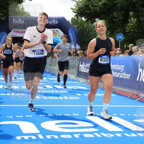 29.06.2025 - hella hamburg halbmarathon Strokosch-Dieckow http://msf.ph/oto/8534422 29.06.2025 10:58:38 Ziel 1319, 2619, 2656, 2978, 3251, 4467, 5341, 5675, 6592, 6595, 7082, 7659, 8322, 8929, 9316, 10943, 11605, 11846, 12712, 12809, 12862, 12879, 13512, 13694, 13880, 14266, 14902, 15197, 16189, 17839, 18501, 18556, 18587 meine-sportfotos.de
