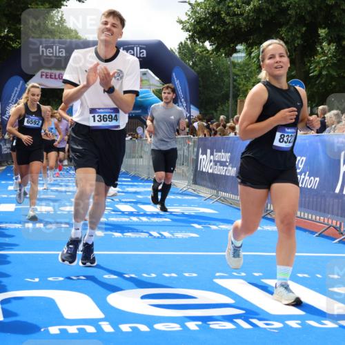 29.06.2025 - hella hamburg halbmarathon Strokosch-Dieckow http://msf.ph/oto/8534425 29.06.2025 10:58:38 Ziel 1319, 2619, 2656, 2978, 3251, 4467, 5341, 5675, 6592, 6595, 7082, 7659, 8322, 8929, 9316, 10943, 11605, 11846, 12712, 12809, 12862, 12879, 13512, 13694, 13880, 14266, 14902, 15197, 16189, 17839, 18501, 18556, 18587 meine-sportfotos.de
