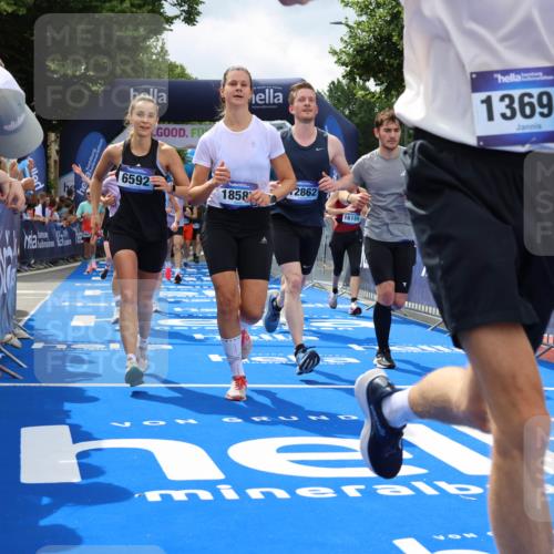 29.06.2025 - hella hamburg halbmarathon Strokosch-Dieckow http://msf.ph/oto/8534427 29.06.2025 10:58:39 Ziel 1319, 2619, 2656, 2840, 2978, 3251, 4467, 5675, 6592, 6595, 7082, 7659, 8322, 8929, 9316, 10943, 11605, 11846, 12712, 12809, 12862, 12879, 13512, 13694, 13880, 14266, 14902, 15197, 16189, 17839, 18501, 18556, 18587 meine-sportfotos.de
