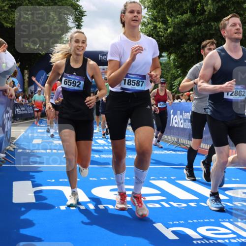 29.06.2025 - hella hamburg halbmarathon Strokosch-Dieckow http://msf.ph/oto/8534442 29.06.2025 10:58:40 Ziel 1319, 2488, 2619, 2656, 2840, 2978, 3251, 4467, 5675, 6592, 6595, 6720, 7082, 7659, 8322, 8929, 10539, 10943, 11605, 11846, 12809, 12862, 13512, 13694, 13880, 14266, 14902, 14965, 15197, 16189, 17630, 17839, 18501, 18587 meine-sportfotos.de
