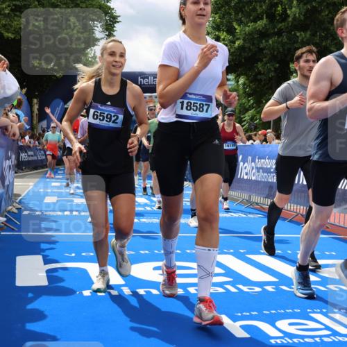 29.06.2025 - hella hamburg halbmarathon Strokosch-Dieckow http://msf.ph/oto/8534444 29.06.2025 10:58:40 Ziel 1319, 2488, 2619, 2656, 2840, 2978, 3251, 4467, 5675, 6592, 6595, 6720, 7082, 7659, 8322, 8929, 10539, 10943, 11605, 11846, 12809, 12862, 13512, 13694, 13880, 14266, 14902, 14965, 15197, 16189, 17630, 17839, 18501, 18587 meine-sportfotos.de