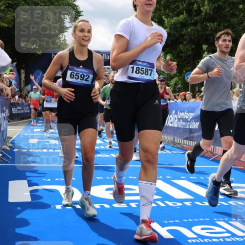 29.06.2025 - hella hamburg halbmarathon Strokosch-Dieckow http://msf.ph/oto/8534446 29.06.2025 10:58:40 Ziel 1319, 2488, 2619, 2656, 2840, 2978, 3251, 4467, 5675, 6592, 6595, 6720, 7082, 7659, 8322, 8929, 10539, 10943, 11605, 11846, 12809, 12862, 13512, 13694, 13880, 14266, 14902, 14965, 15197, 16189, 17630, 17839, 18501, 18587 meine-sportfotos.de