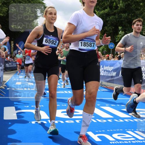 29.06.2025 - hella hamburg halbmarathon Strokosch-Dieckow http://msf.ph/oto/8534447 29.06.2025 10:58:40 Ziel 1319, 2488, 2619, 2656, 2840, 2978, 3251, 4467, 5675, 6592, 6595, 6720, 7082, 7659, 8322, 8929, 10539, 10943, 11605, 11846, 12809, 12862, 13512, 13694, 13880, 14266, 14902, 14965, 15197, 16189, 17630, 17839, 18501, 18587 meine-sportfotos.de