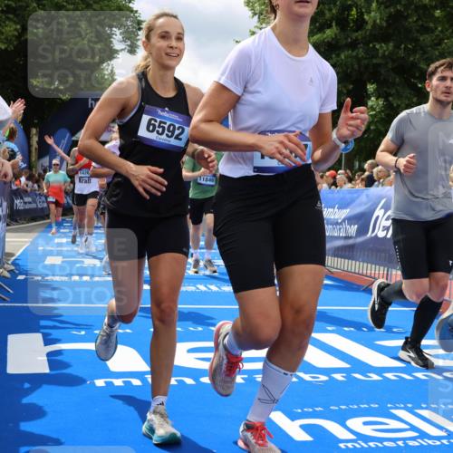 29.06.2025 - hella hamburg halbmarathon Strokosch-Dieckow http://msf.ph/oto/8534449 29.06.2025 10:58:40 Ziel 1319, 2488, 2619, 2656, 2840, 2978, 3251, 4467, 5675, 6592, 6595, 6720, 7082, 7659, 8322, 8929, 10539, 10943, 11605, 11846, 12809, 12862, 13512, 13694, 13880, 14266, 14902, 14965, 15197, 16189, 17630, 17839, 18501, 18587 meine-sportfotos.de