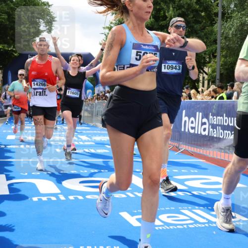 29.06.2025 - hella hamburg halbmarathon Strokosch-Dieckow http://msf.ph/oto/8534470 29.06.2025 10:58:43 Ziel 1319, 2488, 2656, 2840, 3859, 5277, 5675, 6592, 6720, 7659, 8322, 8807, 8929, 10268, 10539, 10943, 11605, 11846, 12862, 13512, 13694, 13880, 14266, 14902, 14965, 15197, 16189, 17405, 17630, 17839, 18232, 18587, 18954 meine-sportfotos.de