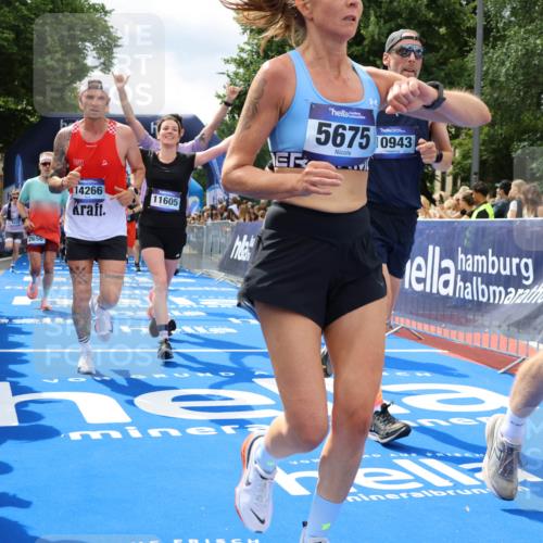 29.06.2025 - hella hamburg halbmarathon Strokosch-Dieckow http://msf.ph/oto/8534471 29.06.2025 10:58:43 Ziel 1319, 2488, 2656, 2840, 3859, 5277, 5675, 6592, 6720, 7659, 8322, 8807, 8929, 10268, 10539, 10943, 11605, 11846, 12862, 13512, 13694, 13880, 14266, 14902, 14965, 15197, 16189, 17405, 17630, 17839, 18232, 18587, 18954 meine-sportfotos.de