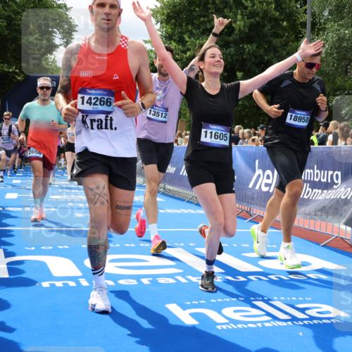 29.06.2025 - hella hamburg halbmarathon Strokosch-Dieckow http://msf.ph/oto/8534483 29.06.2025 10:58:43 Ziel 1319, 2488, 2656, 2840, 3859, 5277, 5675, 6592, 6720, 7659, 8322, 8807, 8929, 10268, 10539, 10943, 11605, 11846, 12862, 13512, 13694, 13880, 14266, 14902, 14965, 15197, 16189, 17405, 17630, 17839, 18232, 18587, 18954 meine-sportfotos.de