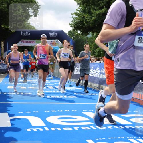 29.06.2025 - hella hamburg halbmarathon Strokosch-Dieckow http://msf.ph/oto/8534497 29.06.2025 10:58:46 Ziel 1319, 2159, 2488, 2656, 2840, 3859, 4632, 4833, 5277, 5675, 5885, 6592, 6720, 8807, 8929, 9156, 9353, 10268, 10539, 10943, 11605, 11846, 12734, 13512, 13880, 14266, 14673, 14902, 14965, 15197, 16189, 17405, 17630, 17839, 18232, 18587, 18954 meine-sportfotos.de
