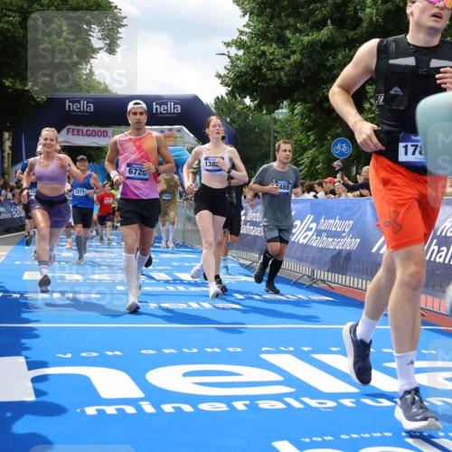 29.06.2025 - hella hamburg halbmarathon Strokosch-Dieckow http://msf.ph/oto/8534501 29.06.2025 10:58:46 Ziel 1319, 2159, 2488, 2656, 2840, 3859, 4632, 4833, 5277, 5675, 5885, 6592, 6720, 8807, 8929, 9156, 9353, 10268, 10539, 10943, 11605, 11846, 12734, 13512, 13880, 14266, 14673, 14902, 14965, 15197, 16189, 17405, 17630, 17839, 18232, 18587, 18954 meine-sportfotos.de