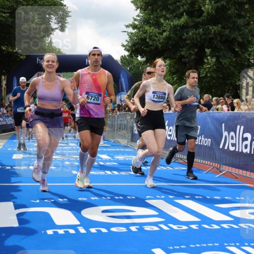 29.06.2025 - hella hamburg halbmarathon Strokosch-Dieckow http://msf.ph/oto/8534503 29.06.2025 10:58:46 Ziel 1319, 2159, 2488, 2656, 2840, 3859, 4632, 4833, 5277, 5675, 5885, 6592, 6720, 8807, 8929, 9156, 9353, 10268, 10539, 10943, 11605, 11846, 12734, 13512, 13880, 14266, 14673, 14902, 14965, 15197, 16189, 17405, 17630, 17839, 18232, 18587, 18954 meine-sportfotos.de