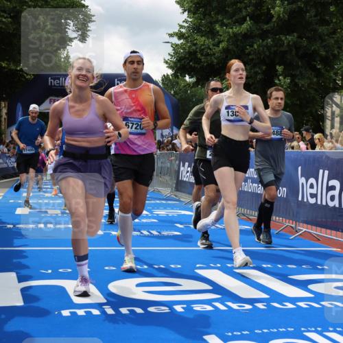 29.06.2025 - hella hamburg halbmarathon Strokosch-Dieckow http://msf.ph/oto/8534509 29.06.2025 10:58:46 Ziel 1319, 2159, 2488, 2656, 2840, 3859, 4632, 4833, 5277, 5675, 5885, 6592, 6720, 8807, 8929, 9156, 9353, 10268, 10539, 10943, 11605, 11846, 12734, 13512, 13880, 14266, 14673, 14902, 14965, 15197, 16189, 17405, 17630, 17839, 18232, 18587, 18954 meine-sportfotos.de