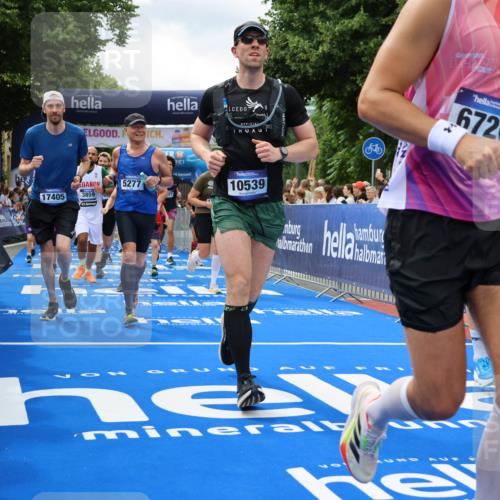 29.06.2025 - hella hamburg halbmarathon Strokosch-Dieckow http://msf.ph/oto/8534519 29.06.2025 10:58:48 Ziel 1319, 2159, 2488, 2656, 2840, 3859, 4632, 4833, 5277, 5675, 5885, 6438, 6720, 8807, 8929, 9156, 9353, 10268, 10518, 10539, 10788, 10915, 10943, 11605, 11846, 12734, 13512, 13880, 14266, 14673, 14902, 14965, 16189, 17405, 17630, 17839, 17931, 18180, 18232, 18954 meine-sportfotos.de