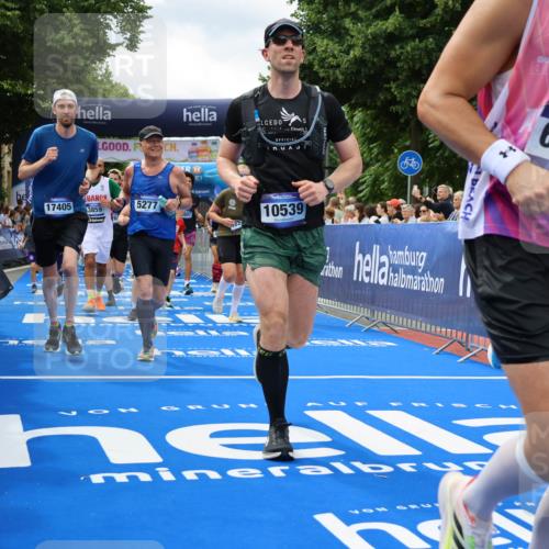 29.06.2025 - hella hamburg halbmarathon Strokosch-Dieckow http://msf.ph/oto/8534521 29.06.2025 10:58:48 Ziel 1319, 2159, 2488, 2656, 2840, 3859, 4632, 4833, 5277, 5675, 5885, 6438, 6720, 8807, 8929, 9156, 9353, 10268, 10518, 10539, 10788, 10915, 10943, 11605, 11846, 12734, 13512, 13880, 14266, 14673, 14902, 14965, 16189, 17405, 17630, 17839, 17931, 18180, 18232, 18954 meine-sportfotos.de